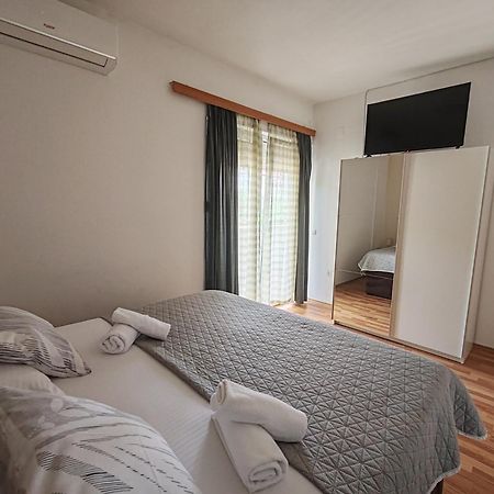 Apartments And Pansion M&R Туран Екстериор снимка