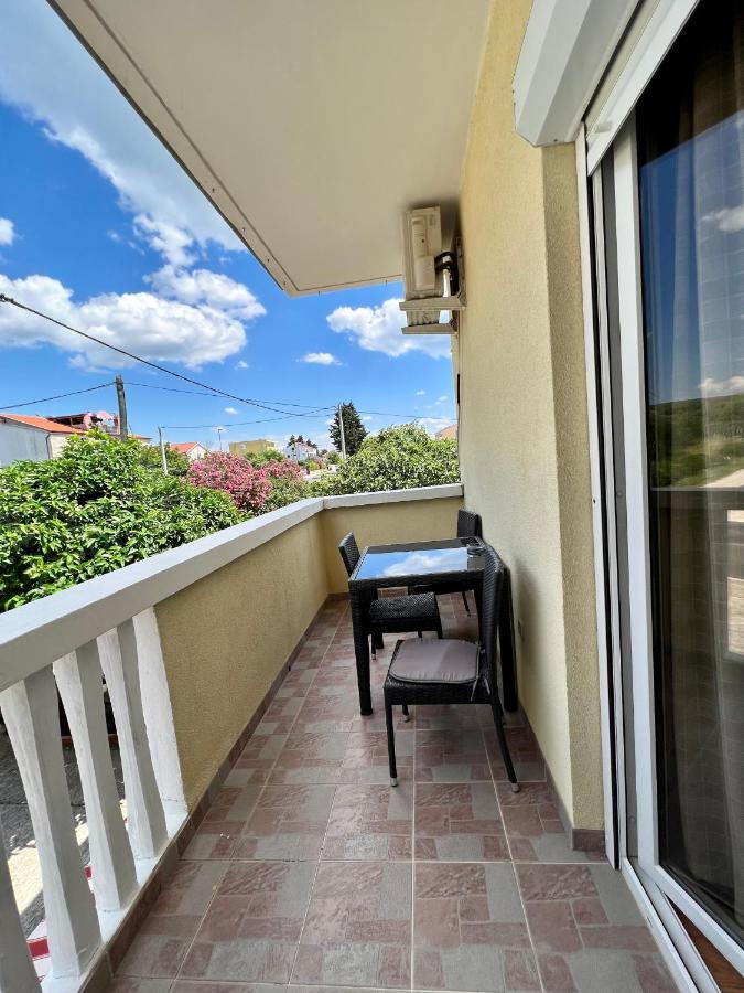 Apartments And Pansion M&R Туран Екстериор снимка