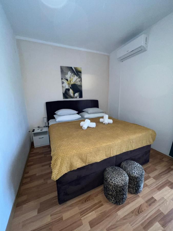Apartments And Pansion M&R Туран Екстериор снимка