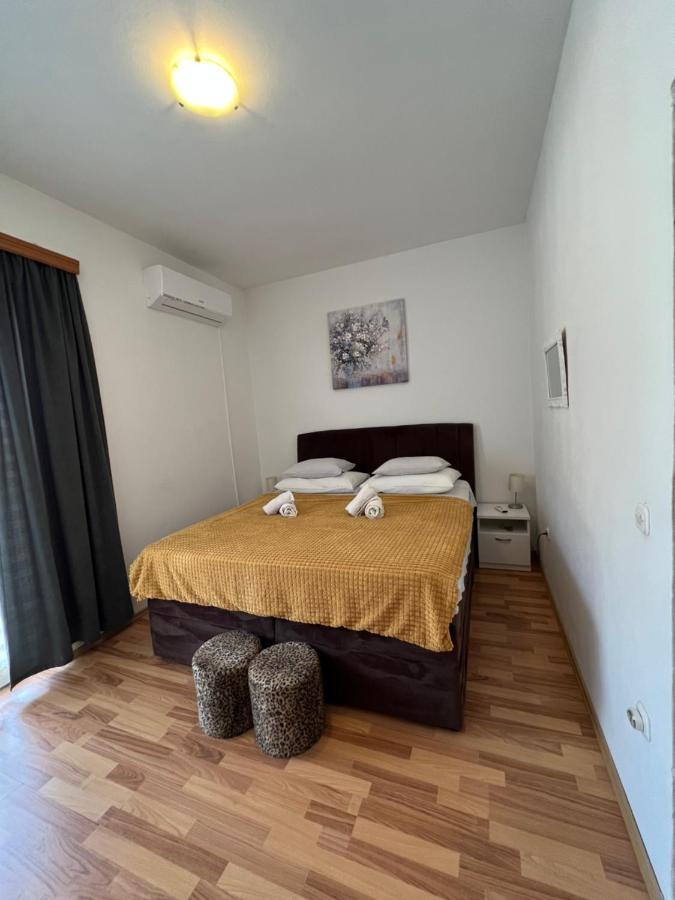 Apartments And Pansion M&R Туран Екстериор снимка