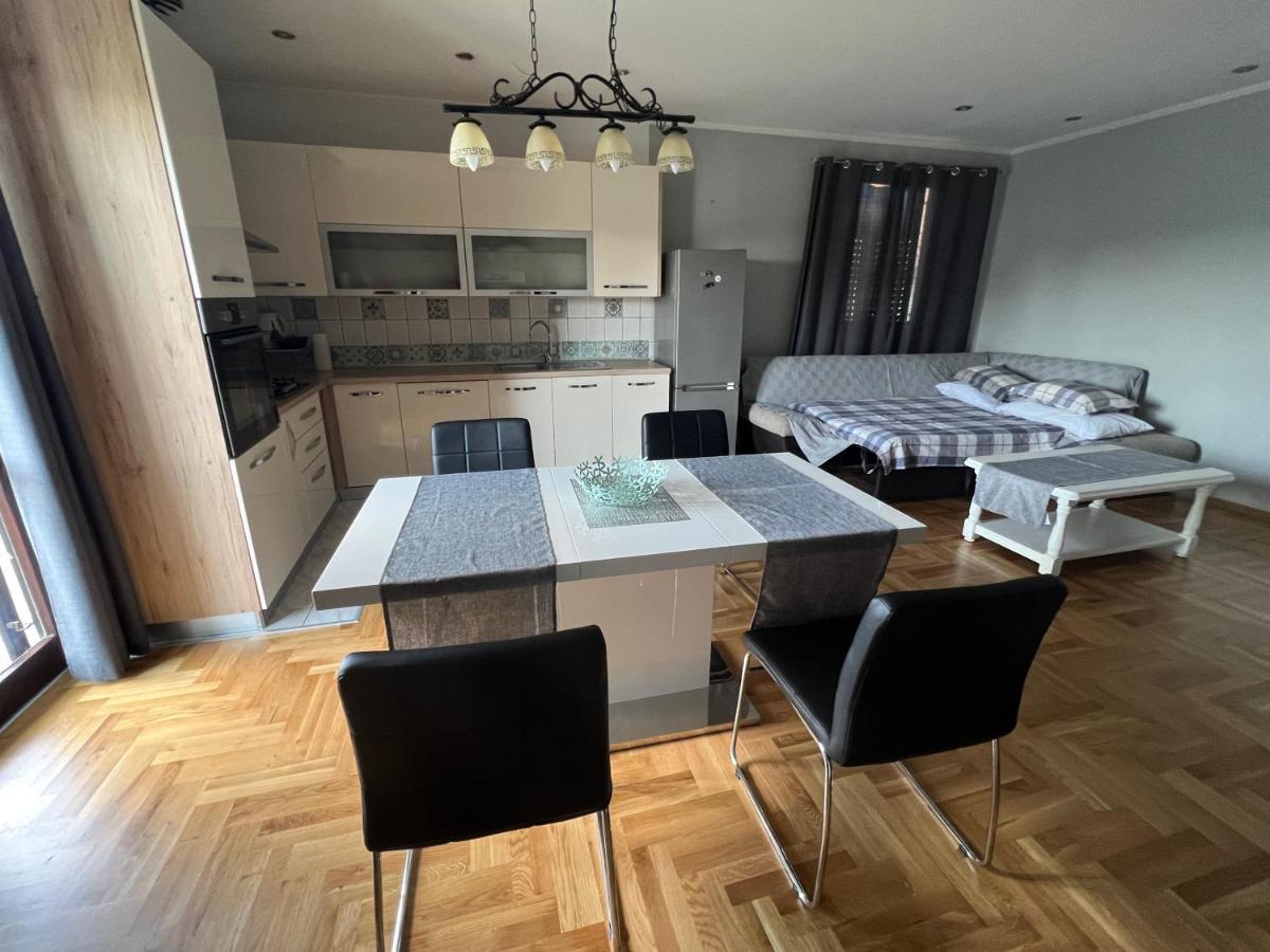 Apartments And Pansion M&R Туран Екстериор снимка