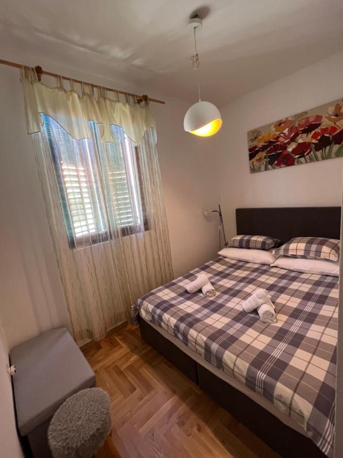 Apartments And Pansion M&R Туран Екстериор снимка