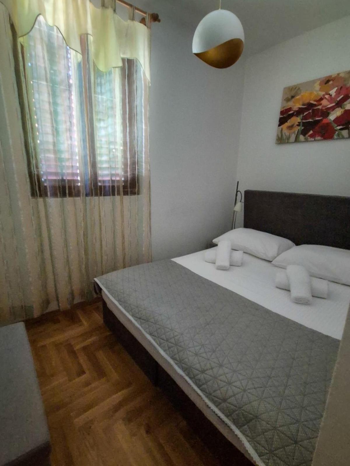 Apartments And Pansion M&R Туран Екстериор снимка