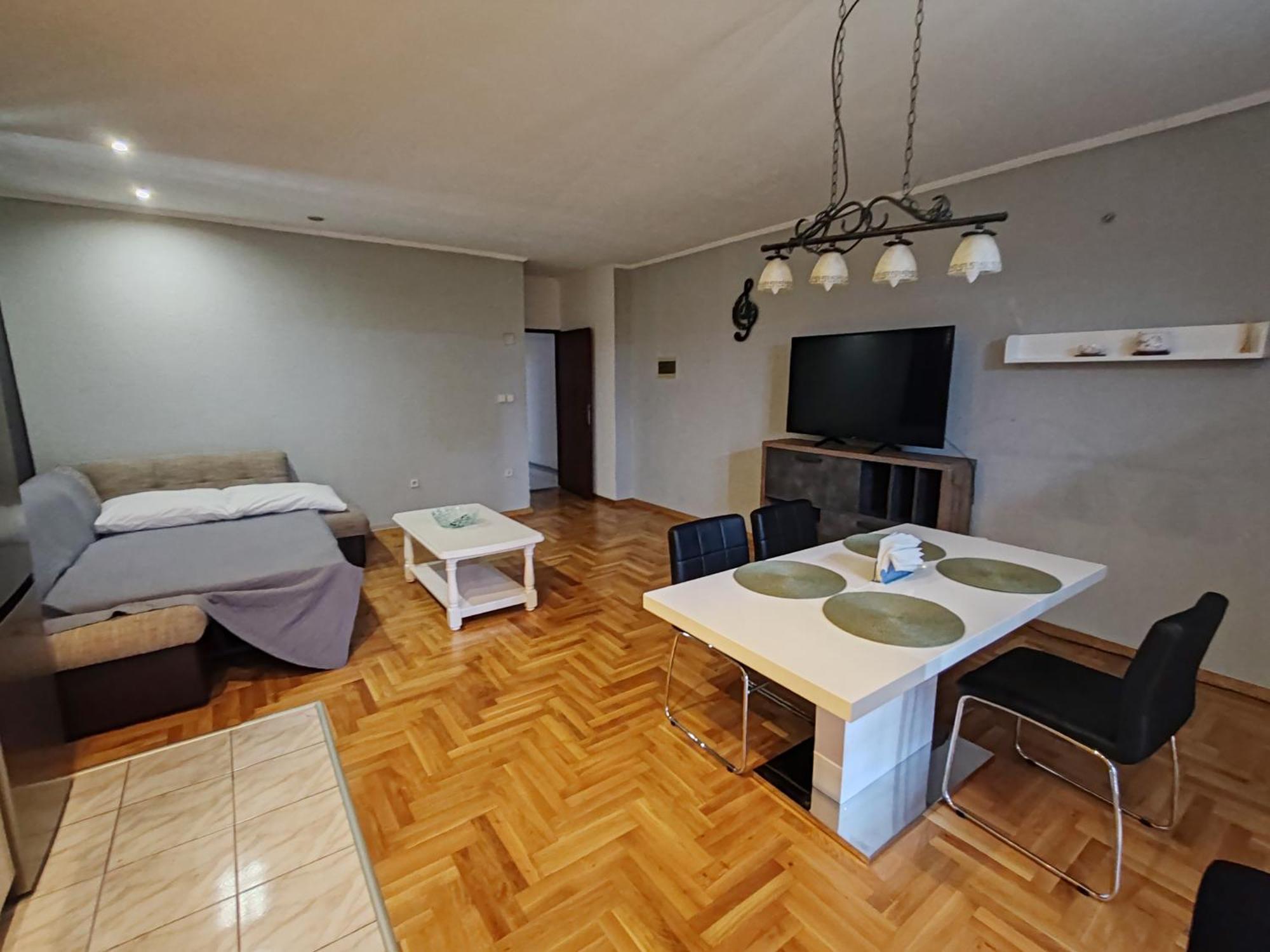 Apartments And Pansion M&R Туран Екстериор снимка