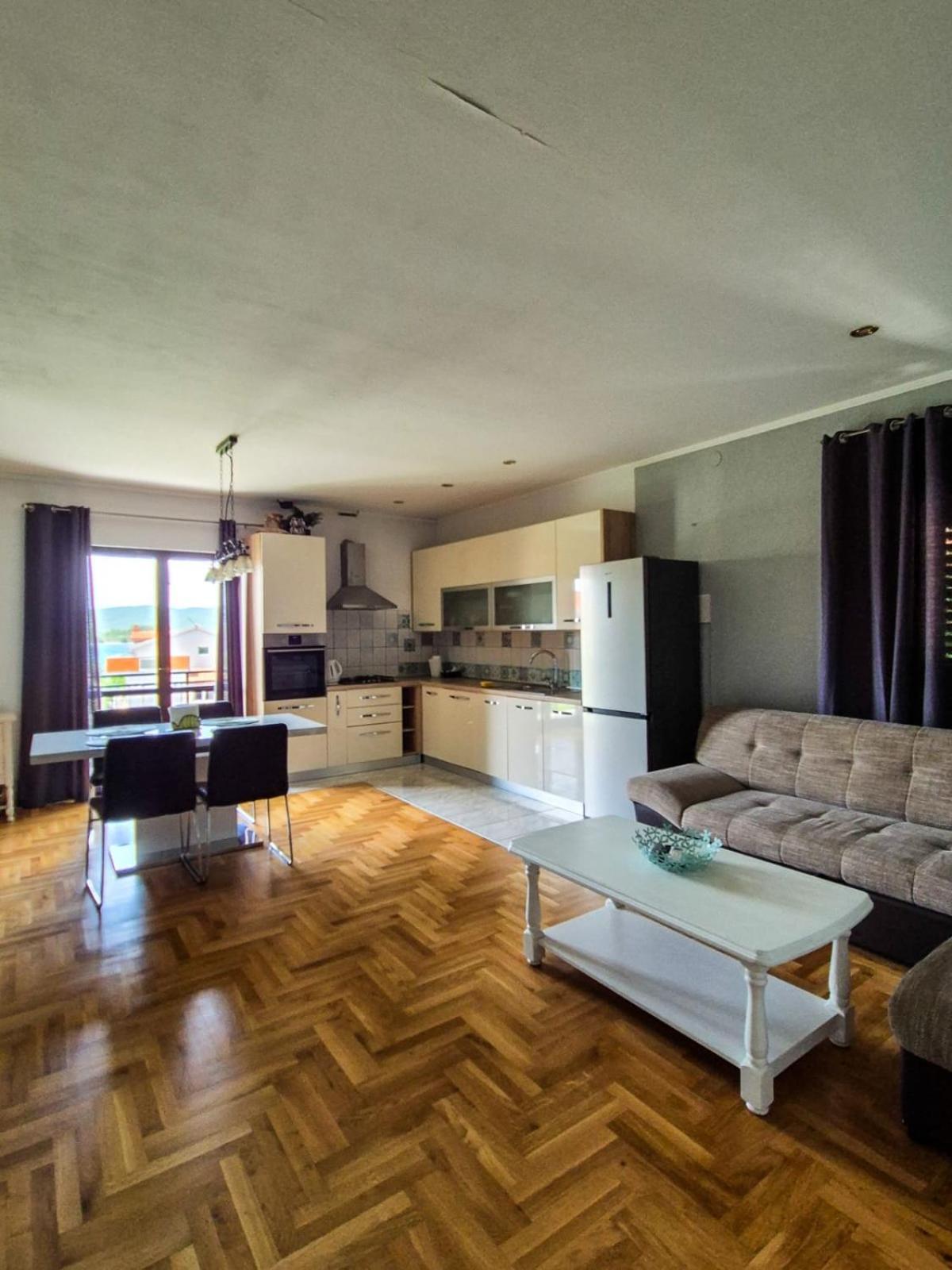 Apartments And Pansion M&R Туран Екстериор снимка