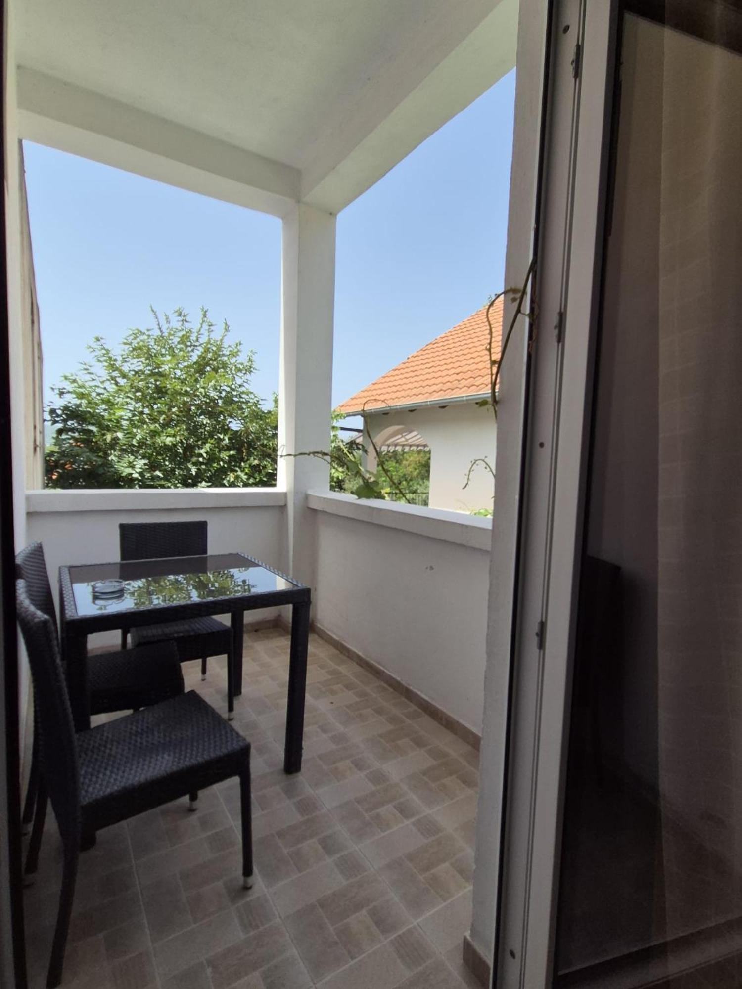 Apartments And Pansion M&R Туран Екстериор снимка